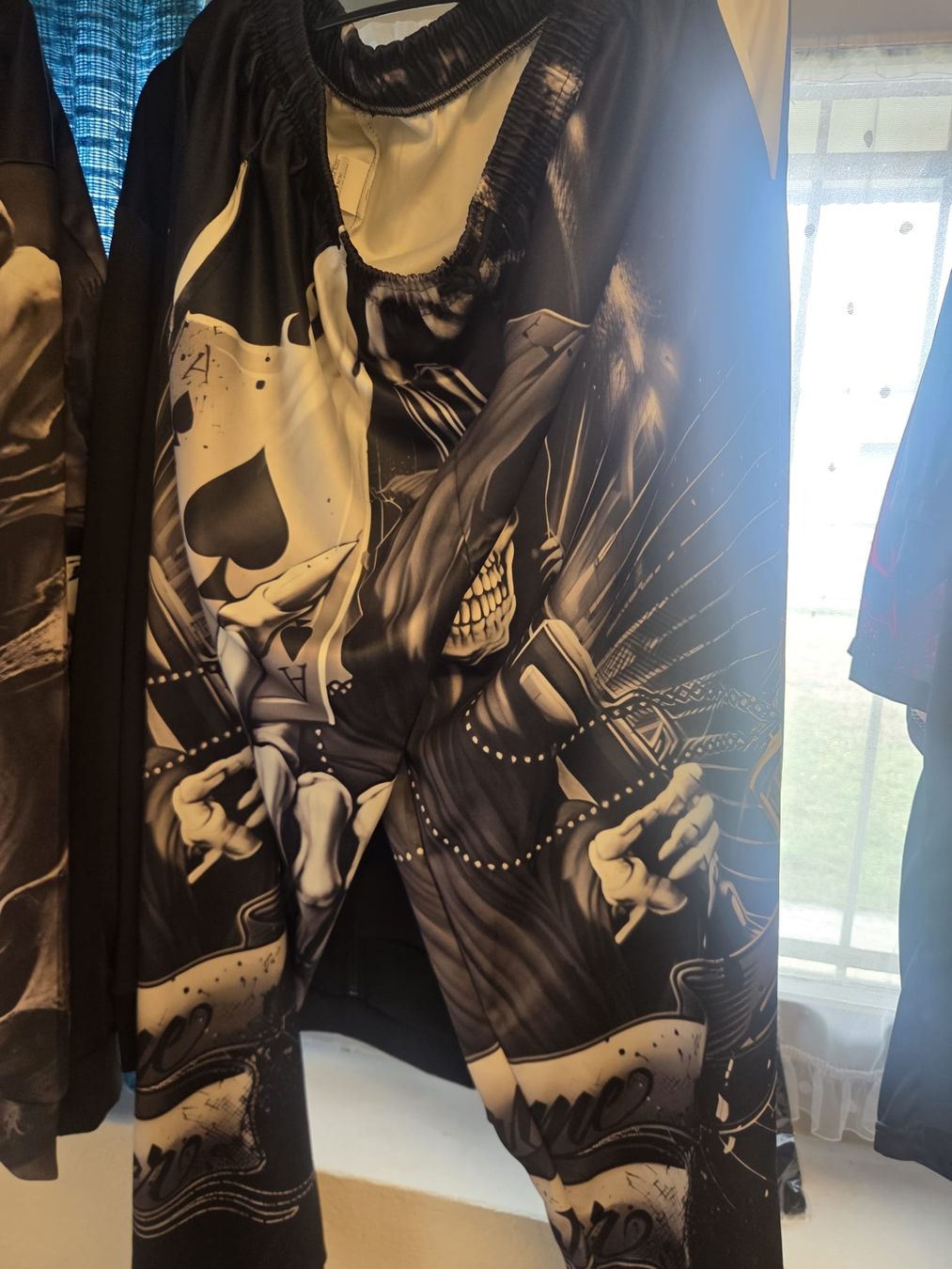 Pantaloni: hose – Nuovo (secondo la descrizione) da Oberengstringen venduto da con_2l5w