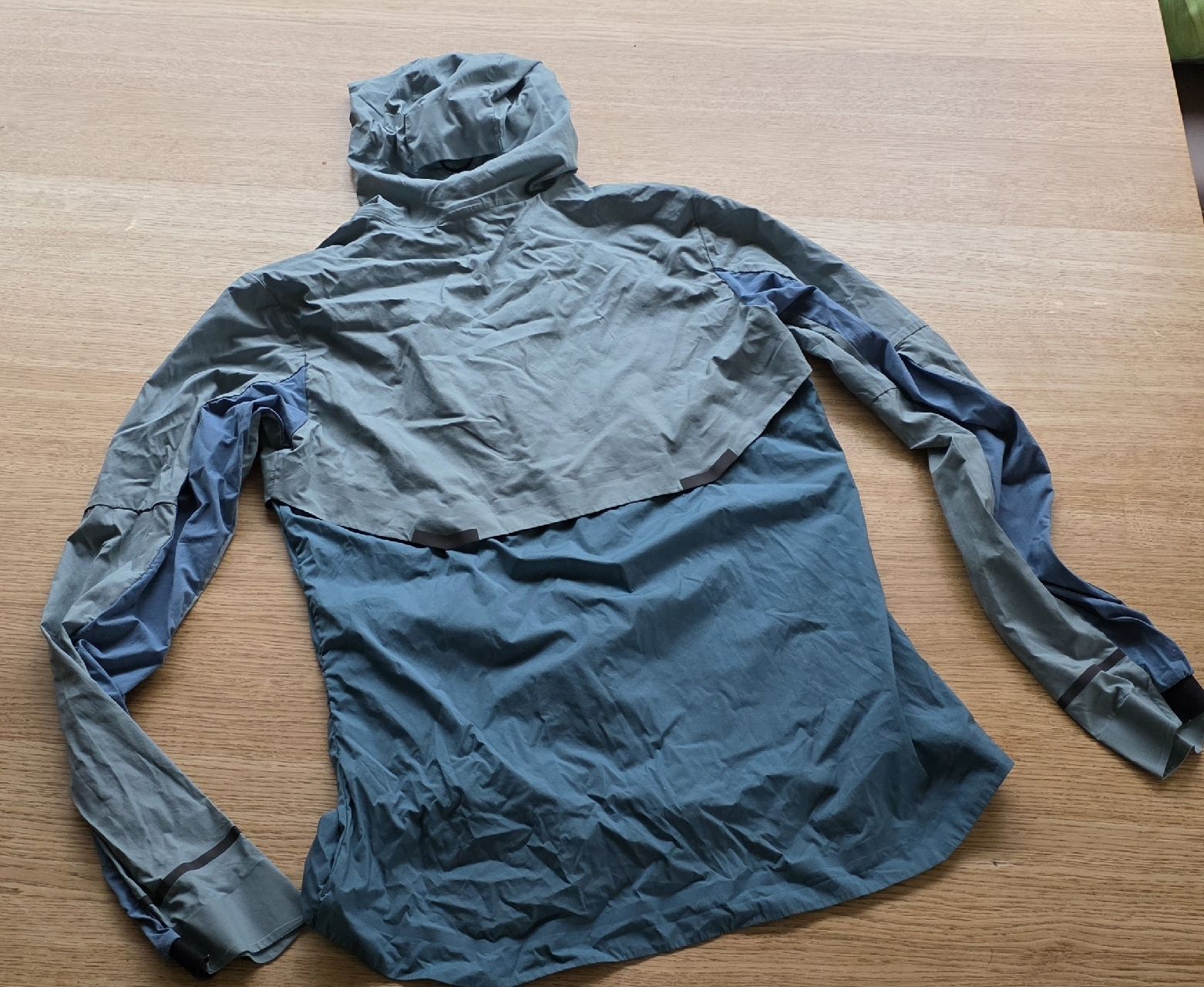 Jacken: ON Running Wetterjacke Damen S – Gebraucht aus Kägiswil von crayon12 1