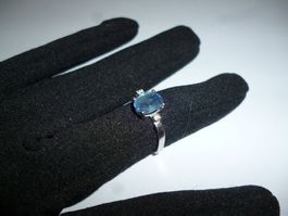 Ring mit blauem Stein und 2 Diamanten Grösse 53 Weissgold