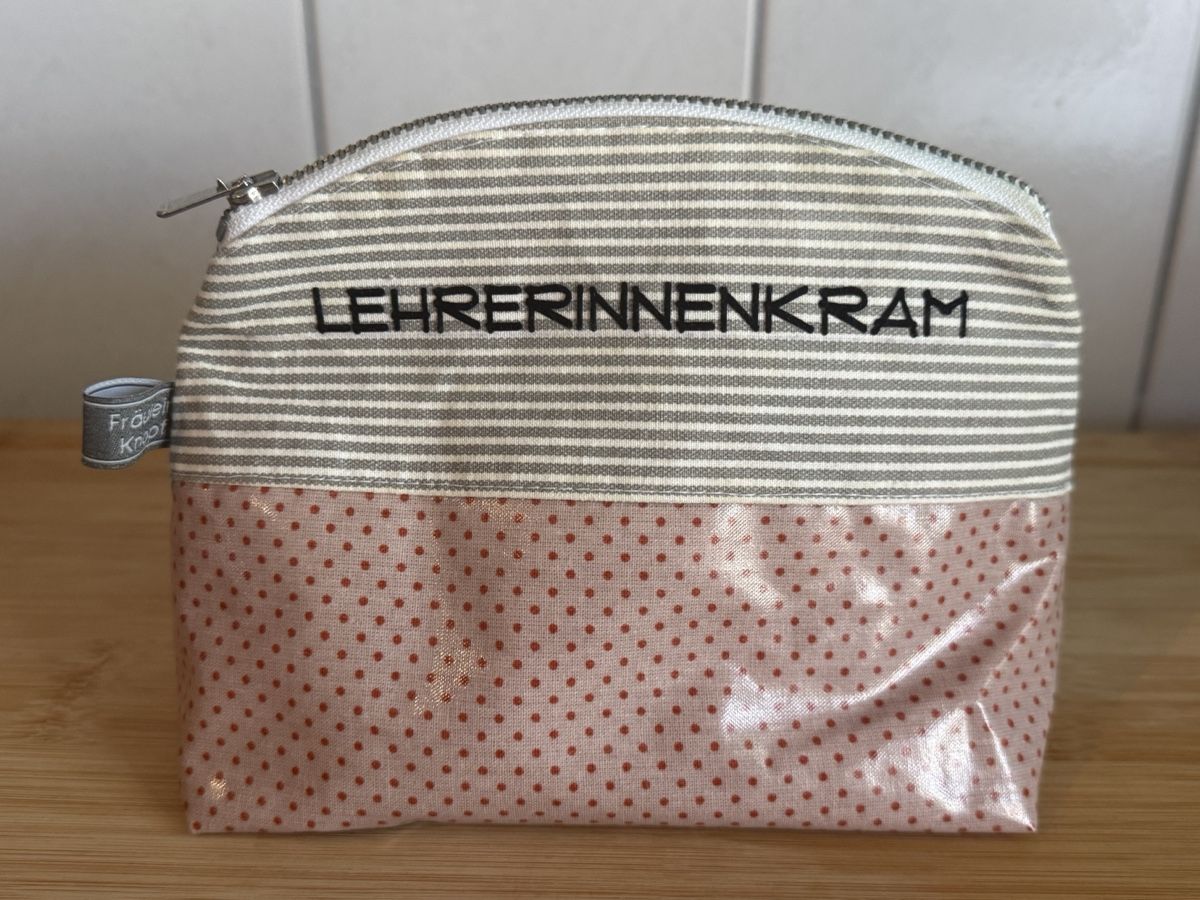 Custodie per cosmetici: Necessaire "Lehrerinnenkram" mit Reissverschluss! – Nuovo (secondo la descrizione) da Basel venduto da zukk_