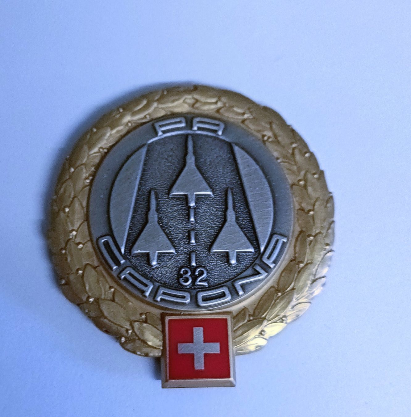 Schweizer Armee Plaketten & Abzeichen: Béretemblem Flugplatzbrigade 32 – Neu (gemäss Beschreibung) aus Köniz von Pinscollect