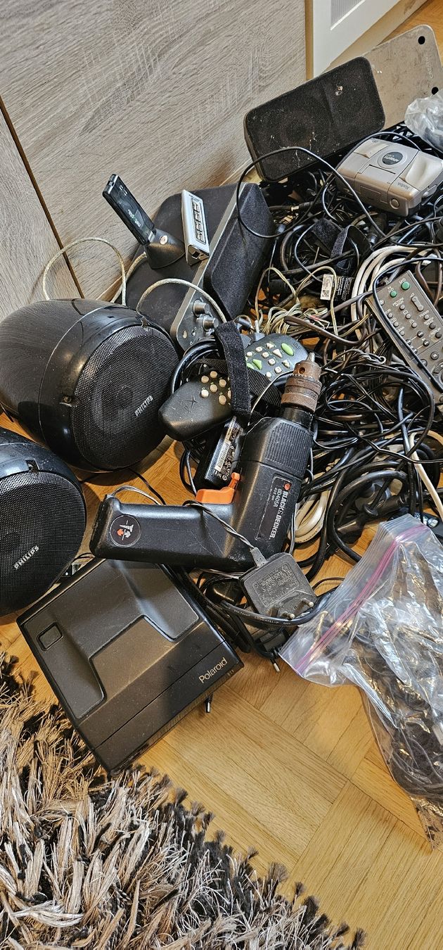 Cavi: Lot de différents câble et adaptateurs – Usato da Genève venduto da Fresko01 2