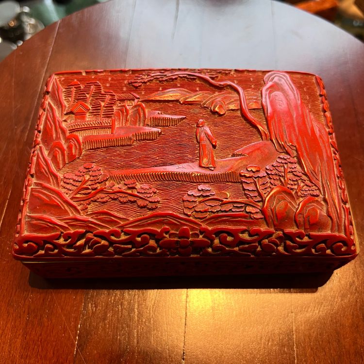 Scatola cinese in metallo, lacca rossa e smalto blu Kaufen auf Ricardo