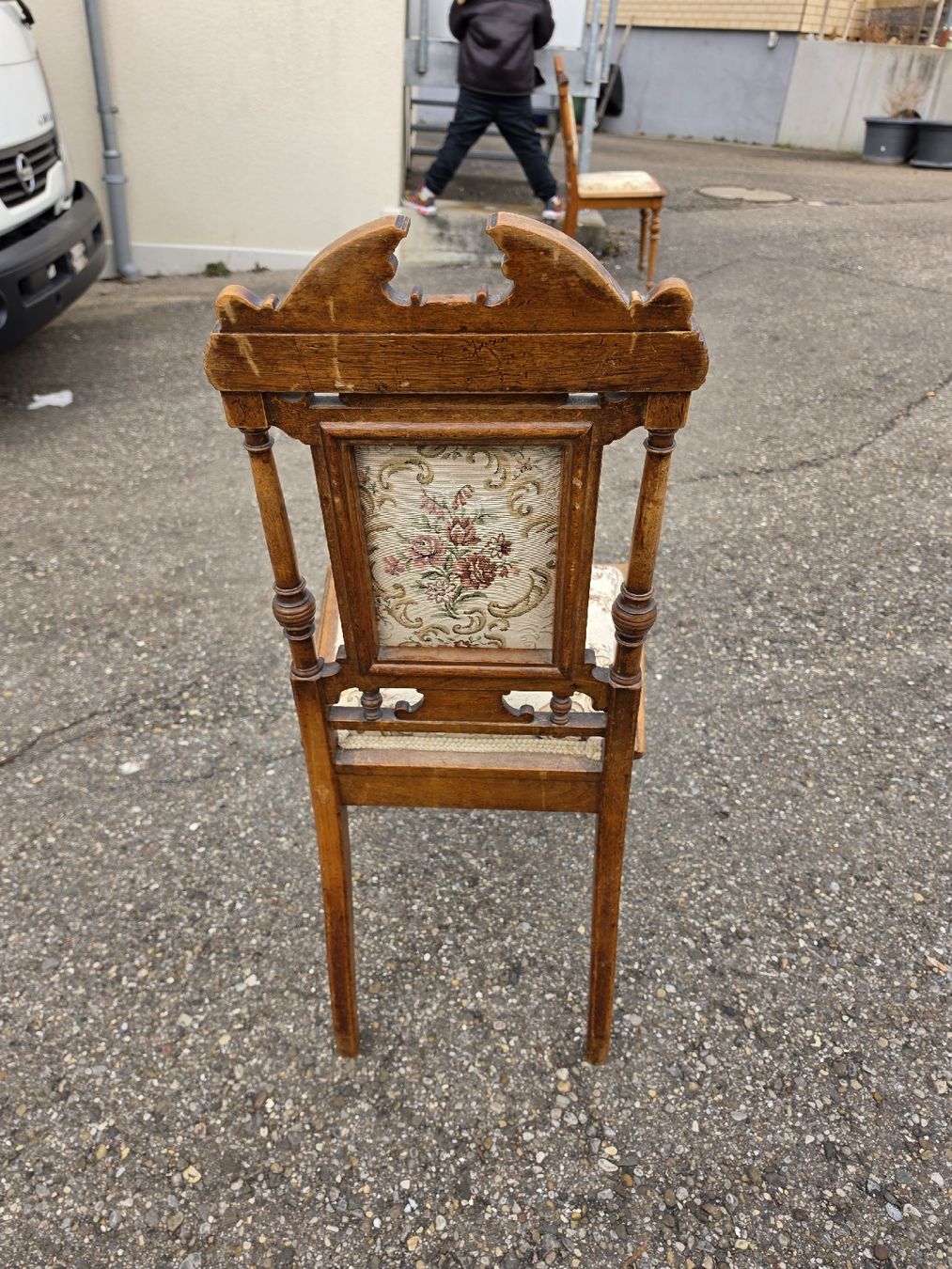 Sedie: Antiker Stuhl mit Blumenmuster - Einzigartiges Design! – Usato da Mettlen venduto da elios0888 7