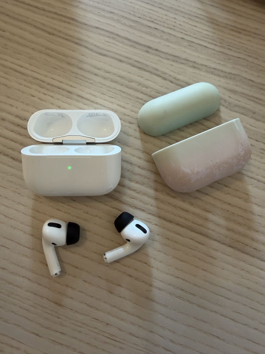 Apple Kopfhörer: AirPods Pro + Case – Gebraucht aus Zürich von jon_8nhk 2