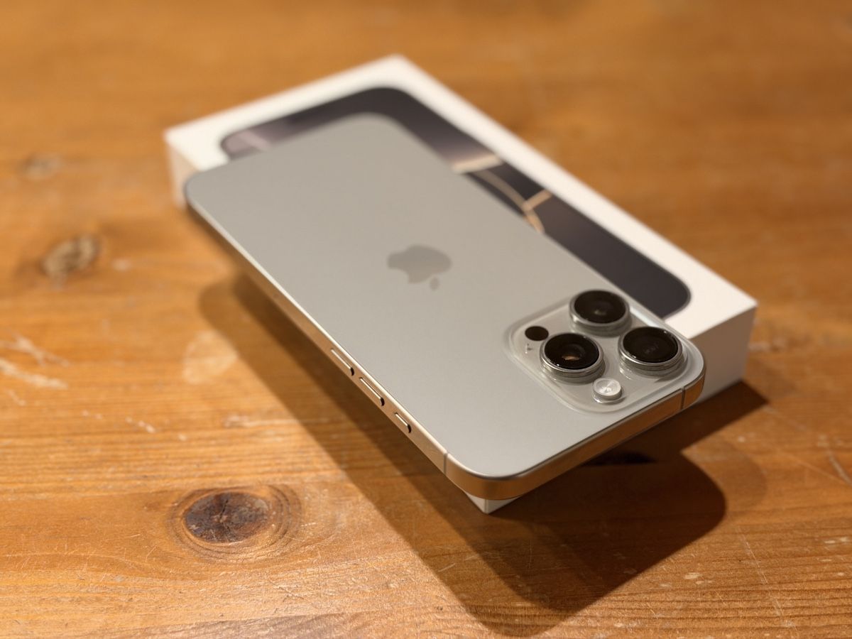 Apple Telefoni cellulari / Smartphones: Apple iPhone 16 Pro Max 256GB Natural Titanium – Usato da Rapperswil SG venduto da dombos 1