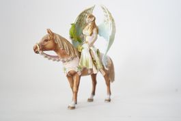 Schleichfigur Fee mit Pferd