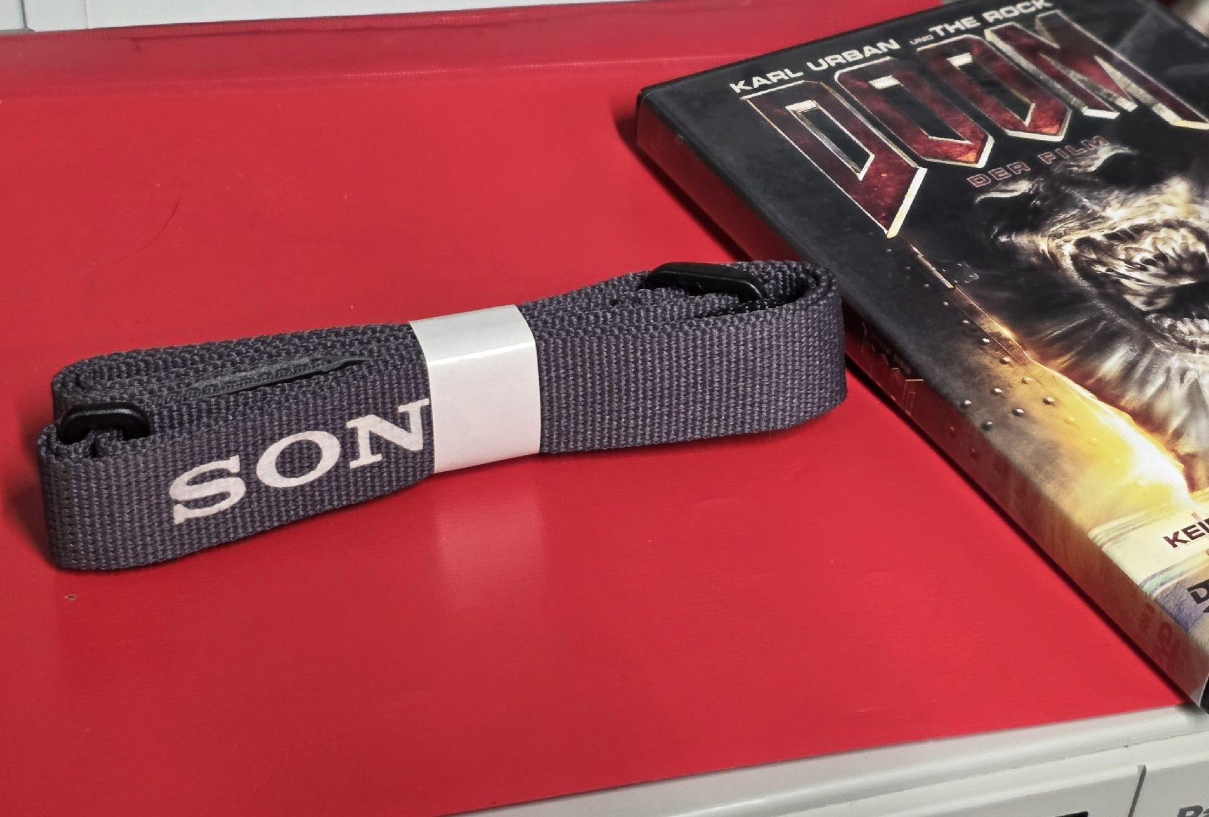 Altri Accessori: Sony Strap (NEU) – Nuovo e nell'imballaggio originale da Reinach BL venduto da _MasterK_ 1