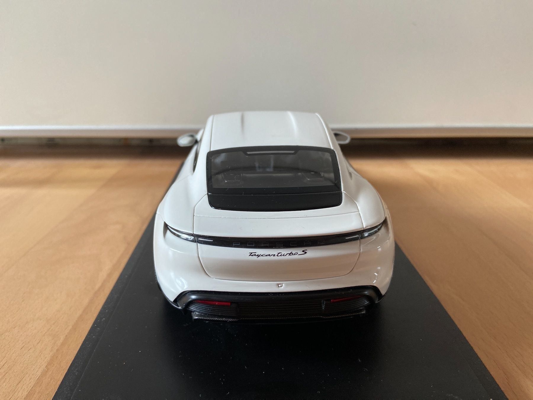 Porsche Modellini d'auto: Porsche Taycan turbo S – Nuovo e nell'imballaggio originale da Schänis venduto da retail_rover 4