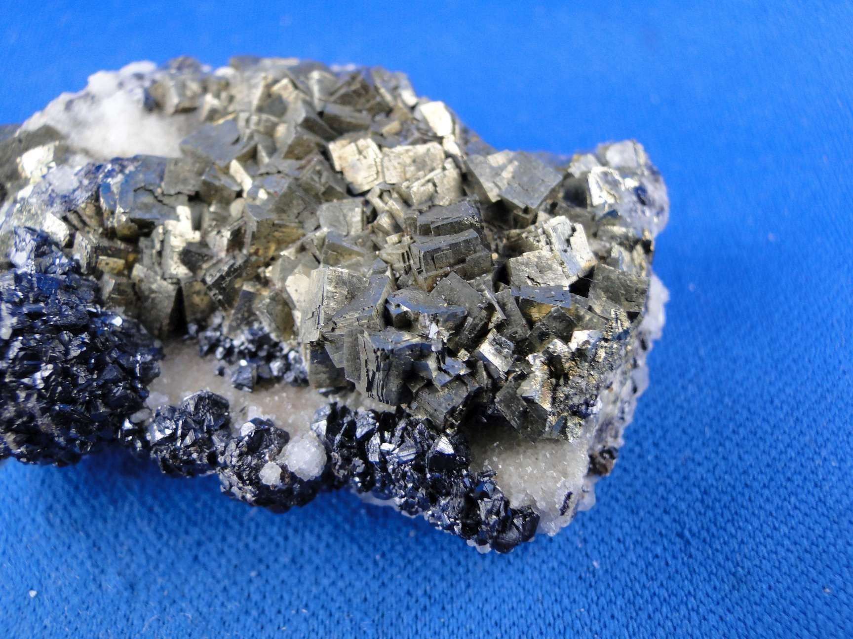 Mineralien & Heilsteine: Pyrit mit Sphalerit – Gebraucht aus Schinznach Bad von Demerald 2