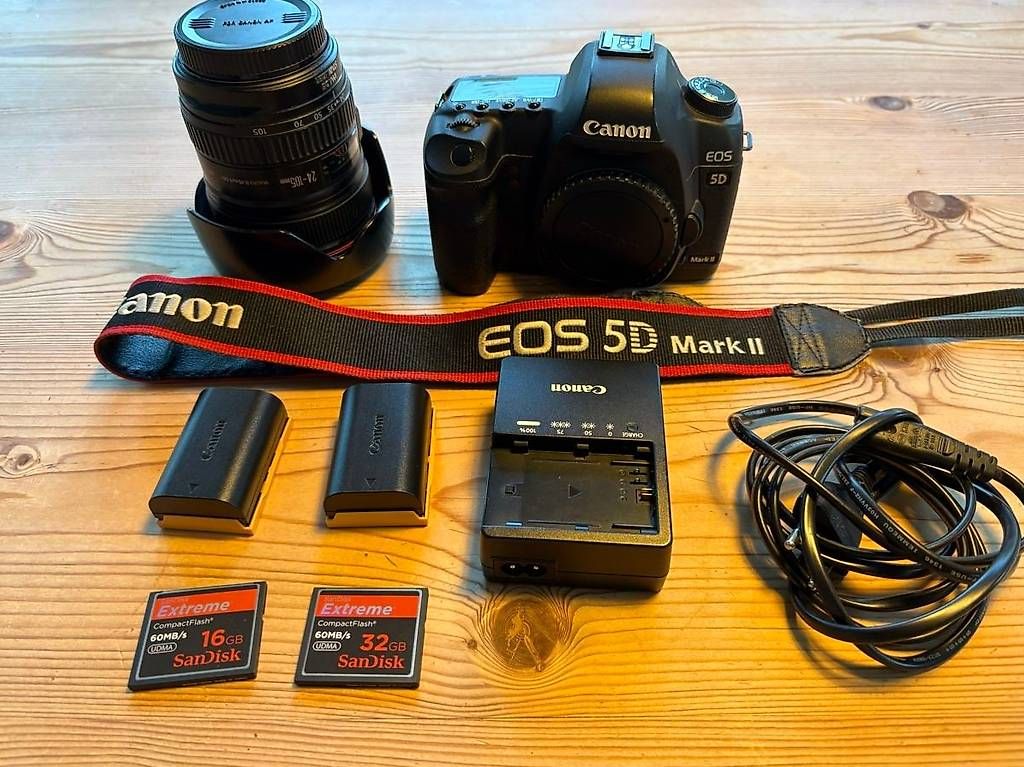 Canon Fotocamera: Canon EOS 5D Mark II mit Zubehör – Usato da muttenz venduto da Steveee_z