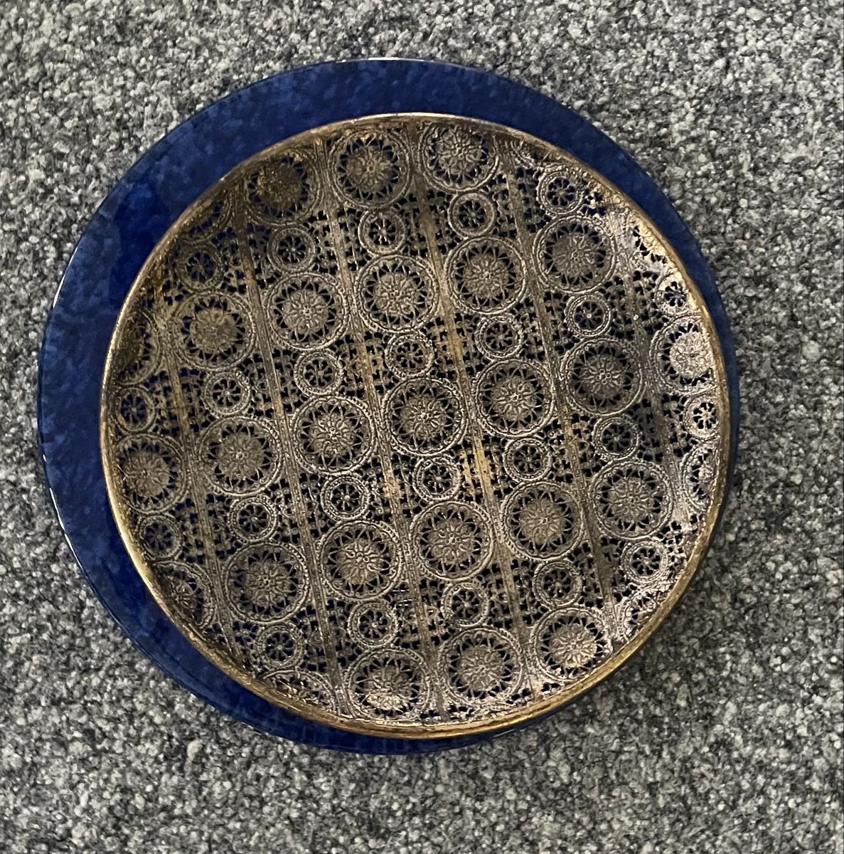 Assiettes: Servierteller Unterteller Glas dunkelblau rund 32cm – Neuf (Voir description) à Au ZH par Jaggy4