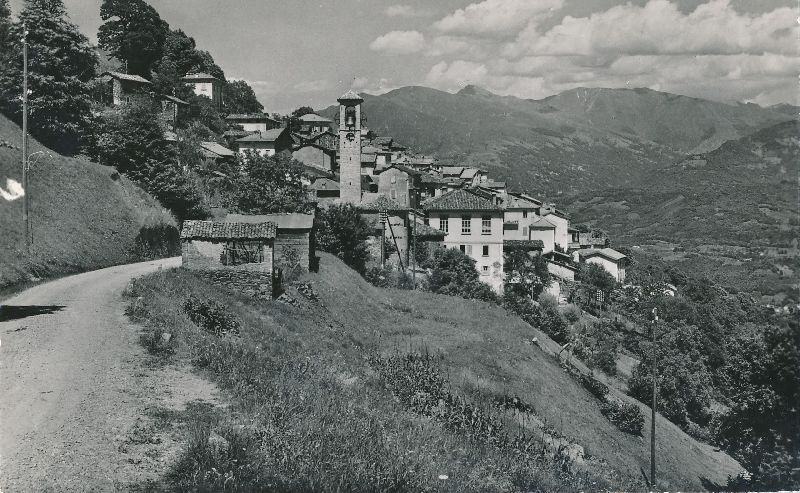 Cartoline postali: Cademario - Dorfeingang + c1950 – Usato da Emmenbrücke venduto da teestube
