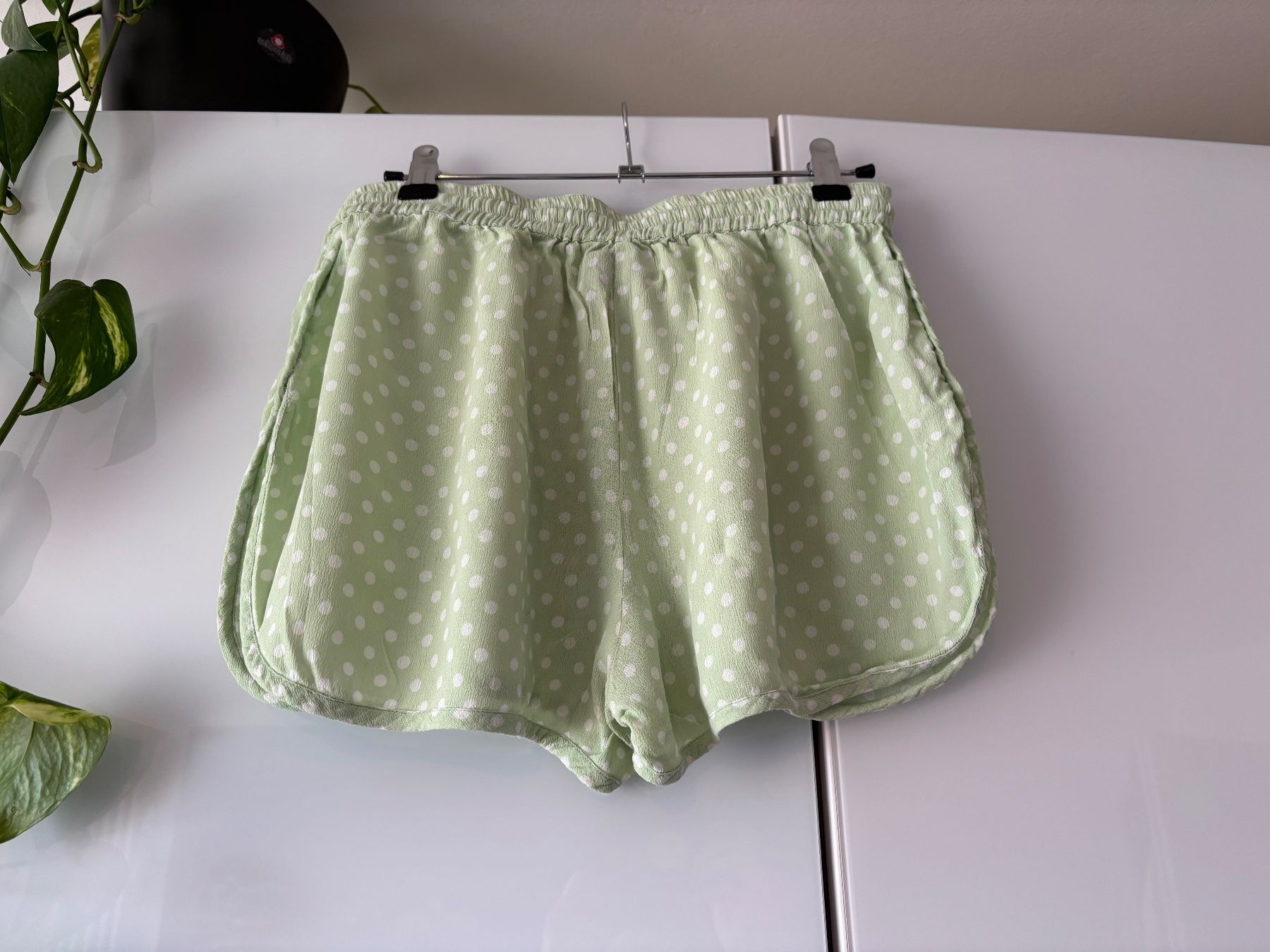 Ganni Pantaloni: GANNI Shorts mit Punkten – Usato da Zürich venduto da missmodernage 2