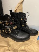 Stiefletten schwarz mit goldener Schnalle - 2x getragen