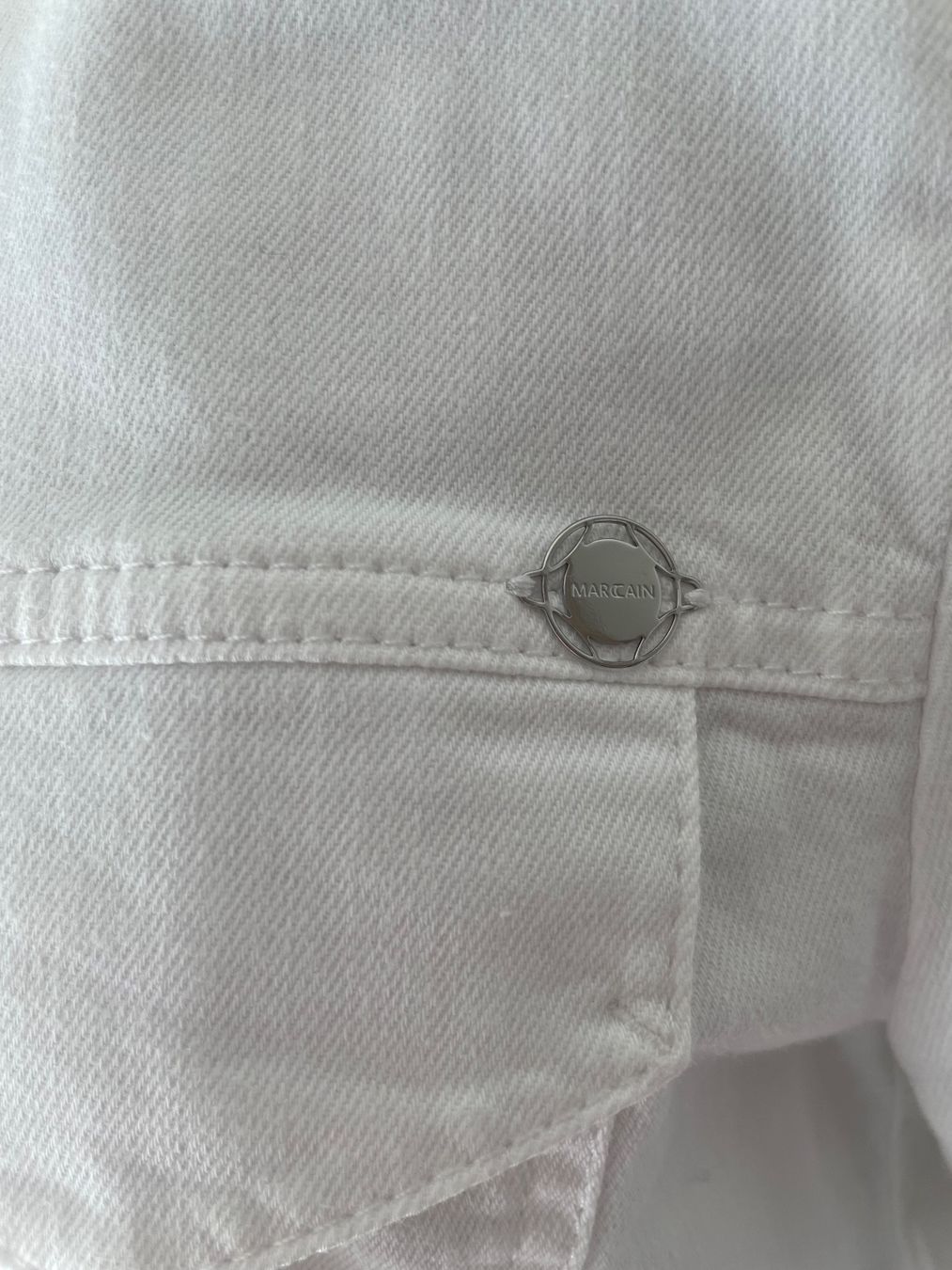 Marc Cain Jacken: Marc Cain Weisse Jeansjacke – Gebraucht aus Buchs SG von VintageHomeCH 3
