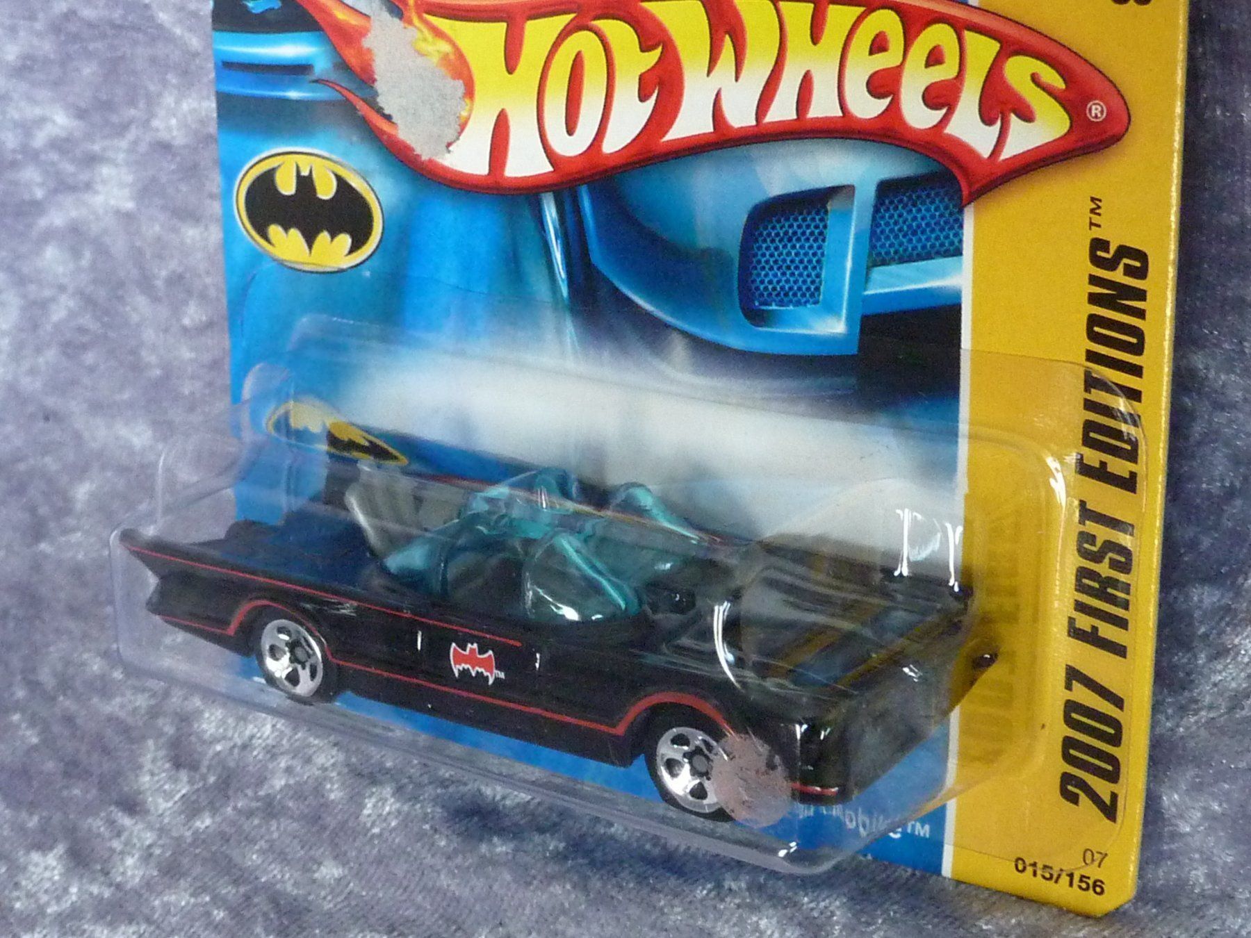 Hot Wheels Modellini d'auto: Batmobile 1:64 – Nuovo e nell'imballaggio originale da Dürrenäsch venduto da modellautos4you 2
