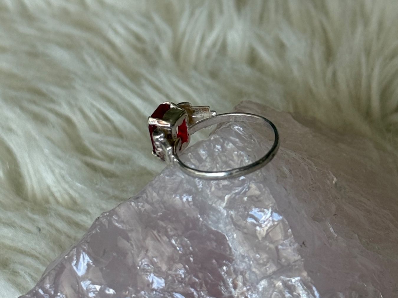 Anelli: Eleganter Silberring mit rotem Stein – Usato da Istighofen venduto da Ringparadies 1