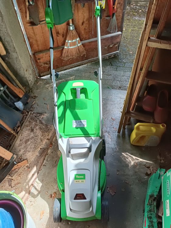 Neuwertiger Viking Rasenmäher mit Stihl Akku Kaufen auf Ricardo