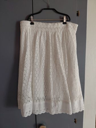 jupe... dentelle..doublée 
