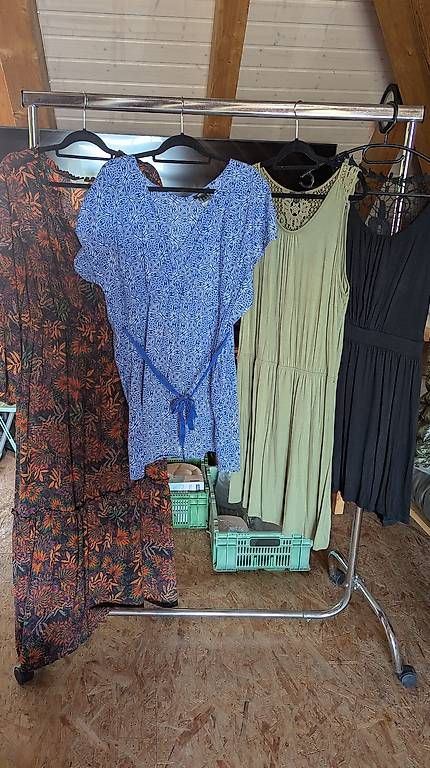 Lotti di vestiti: Habits à donner – Usato da Provence venduto da tokoclo 2