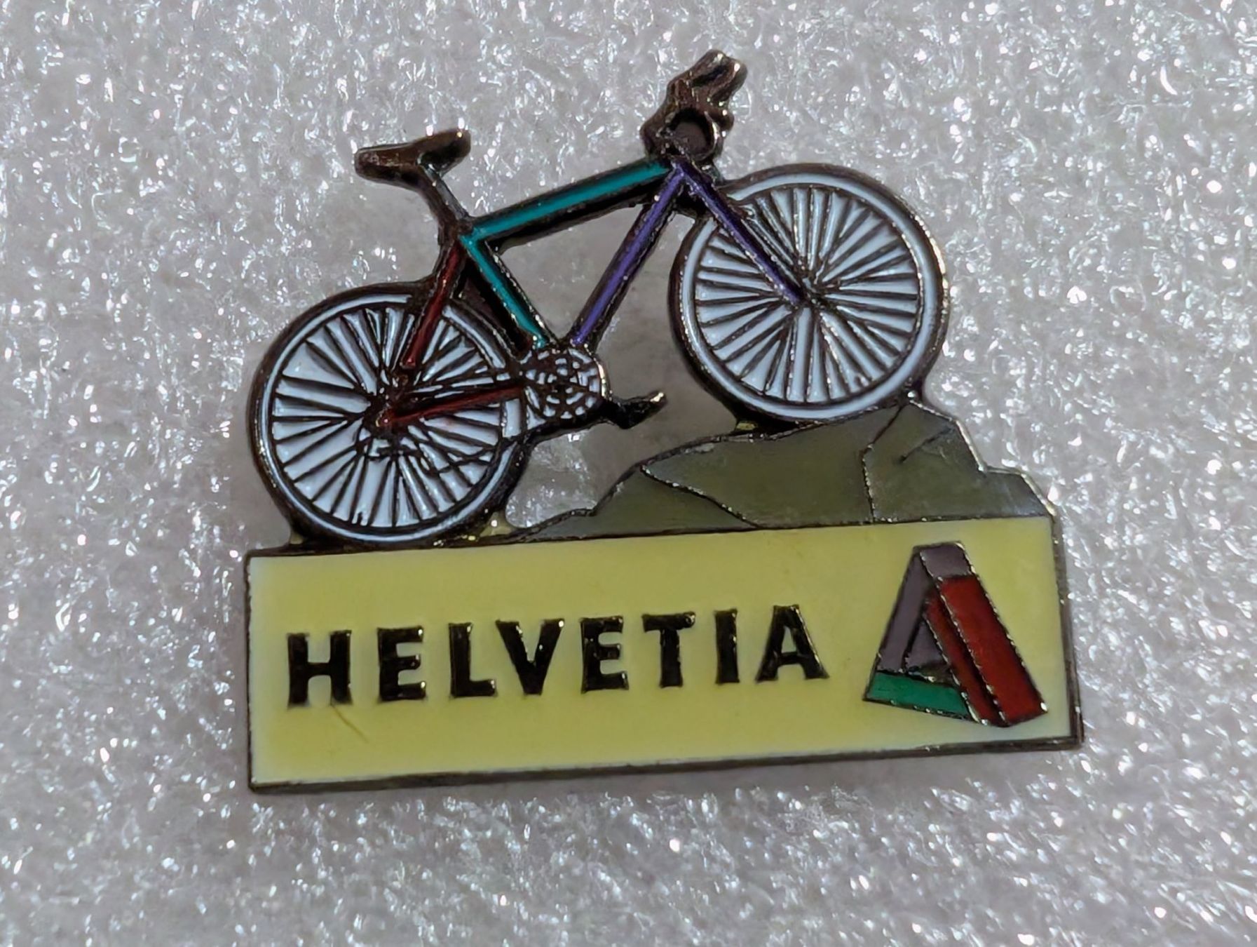 Plaketten & Abzeichen: Ansteckpin 273: Helvetia – Gebraucht aus Oppligen von Pin-Fall-Shop