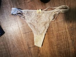 Hübscher Spitzen String Tanga in Creme - Sommer Look!