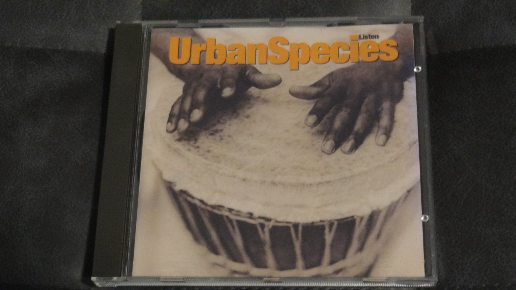 CD: Urban Species - Listen CD – Usato da Olten venduto da Disc-Ausverkauf