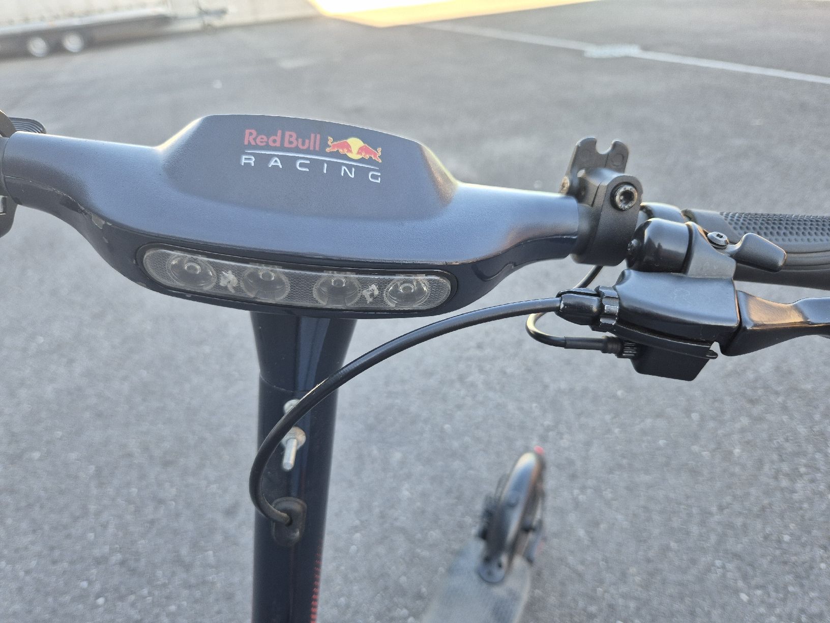 Scooter: Red Bull Racing Elektroscooter E-Trottimit Ladegerät – Usato da Pieterlen venduto da Vane_ssa_92 2