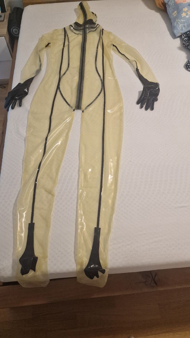 Costumes, combinaisons de sport et fonctionnelles: schöner latexanzug transparent – Neuf (Voir description) à Kriens par zrce 1