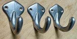 3 alte Haken Wandhaken 60er-Jahre