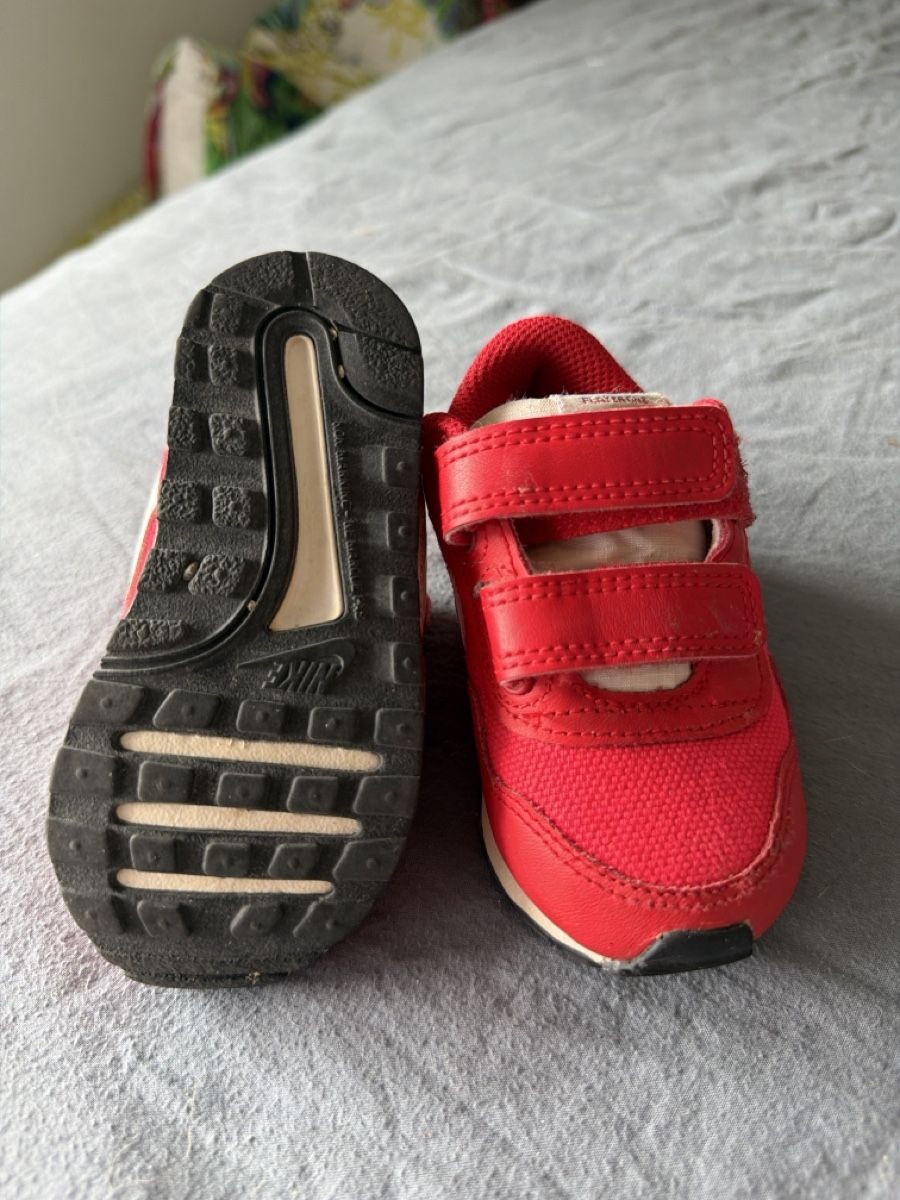Scarpe per ragazzi: Nike Sneaker Player One rot Grösse 21 – Usato da Laufen venduto da le-noumi 2