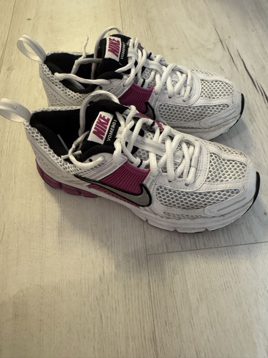 Nike Scarpe per ragazze: Nike Schuhe Gr.33 – Usato da Reinach BL venduto da Bollita 1