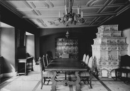 Antiker Kachelofen mit Sitzbank, Plantahaus, Samedan, 1957