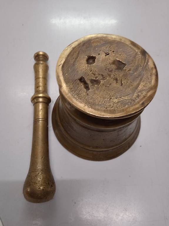 Sonstiges für das Kochen & Backen: Antiker Mörser mit Stösser aus Messing – Gebraucht aus Basel von Petergunn 2