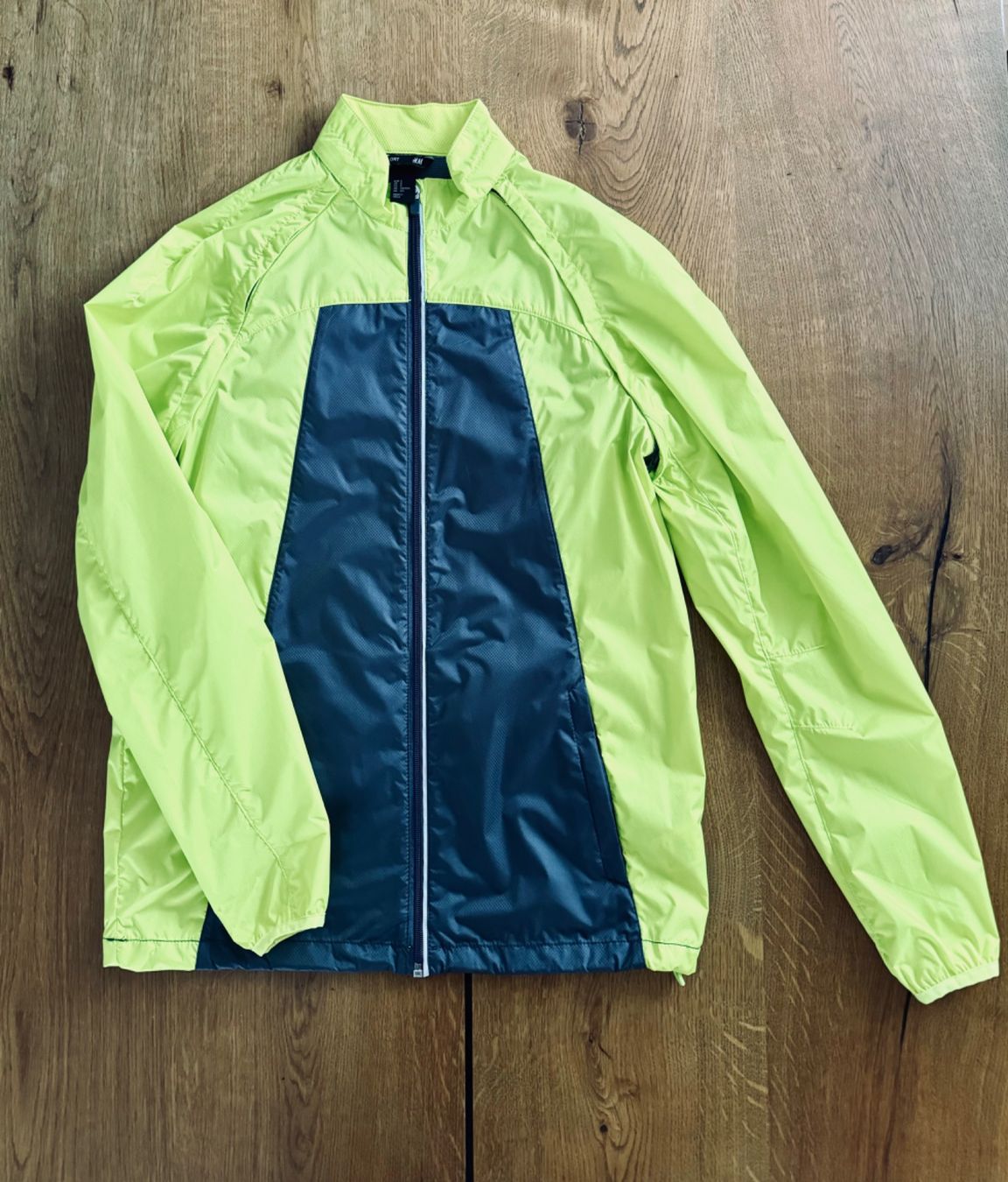 H&M Giacche: H&M Laufjacke – Usato da Pfäffikon ZH venduto da Stickiller