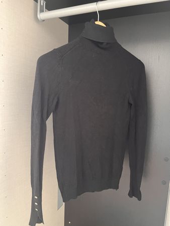Maglia dolcevita nera Zara Knit con bottoni dorati