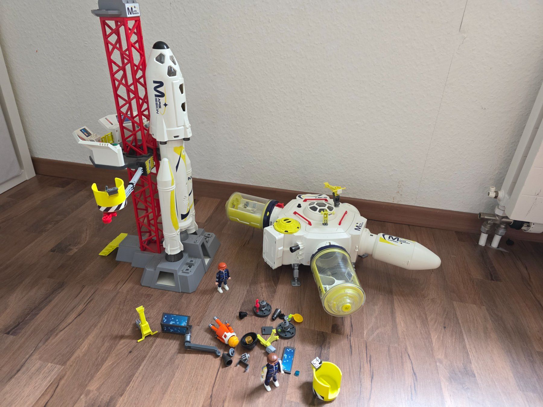 Playmobil Giocattoli: Playmobil Space Mars-Station & Rakete mit Startrampe – Usato da Therwil venduto da mueller85