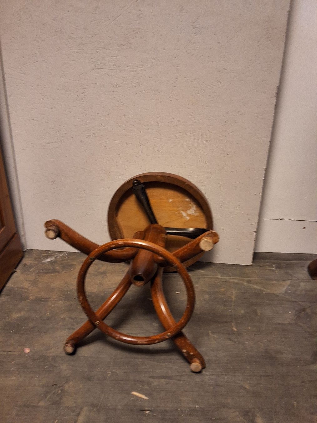 Sedie: antiker Pianostuhl – Usato da zofingen venduto da Blume14 3
