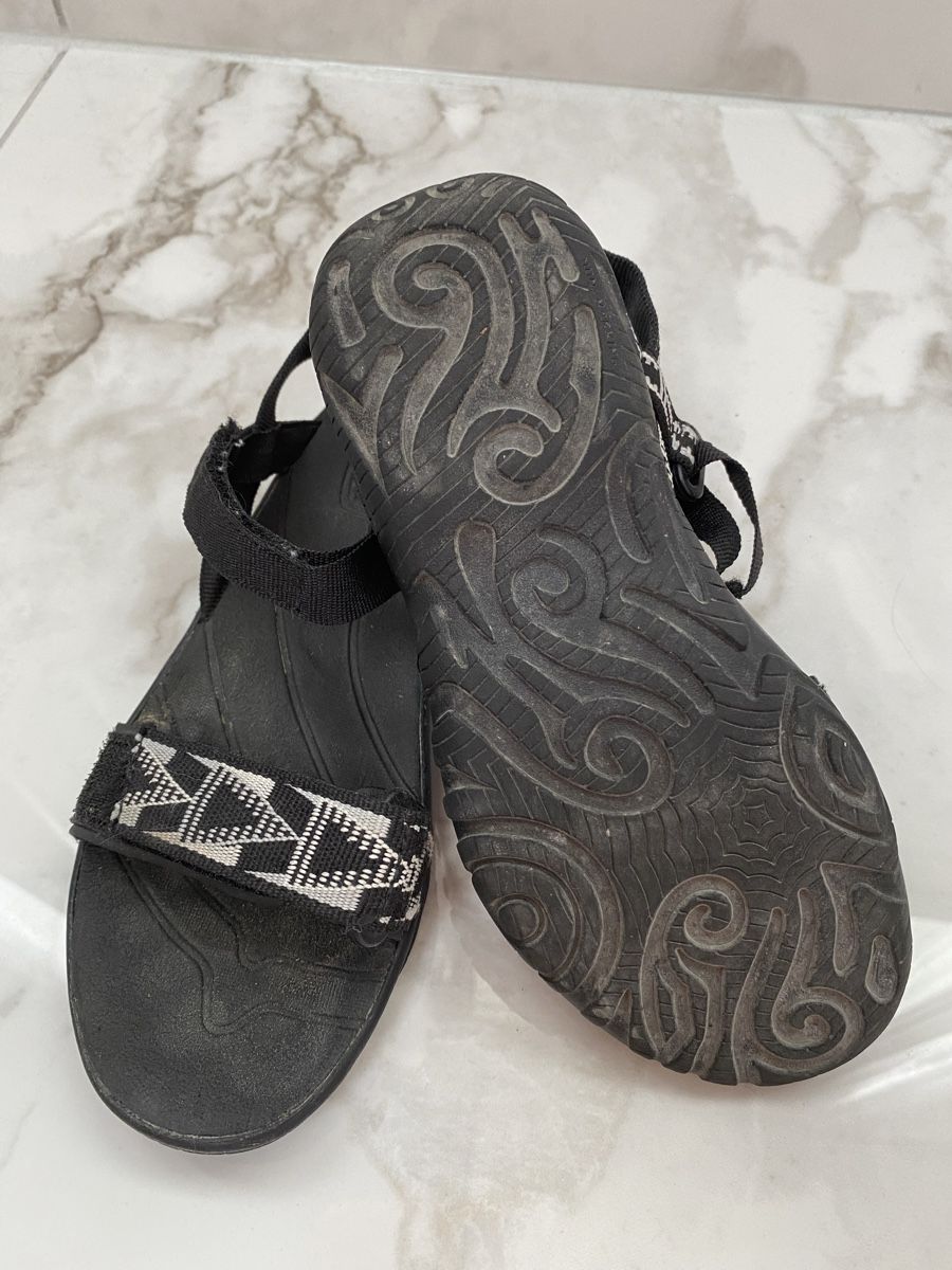Teva Scarpe per ragazze: Mädchen Sandalen von Teva Gr. 32 – Usato da Estavayer-le-Lac venduto da Mimmy02 1