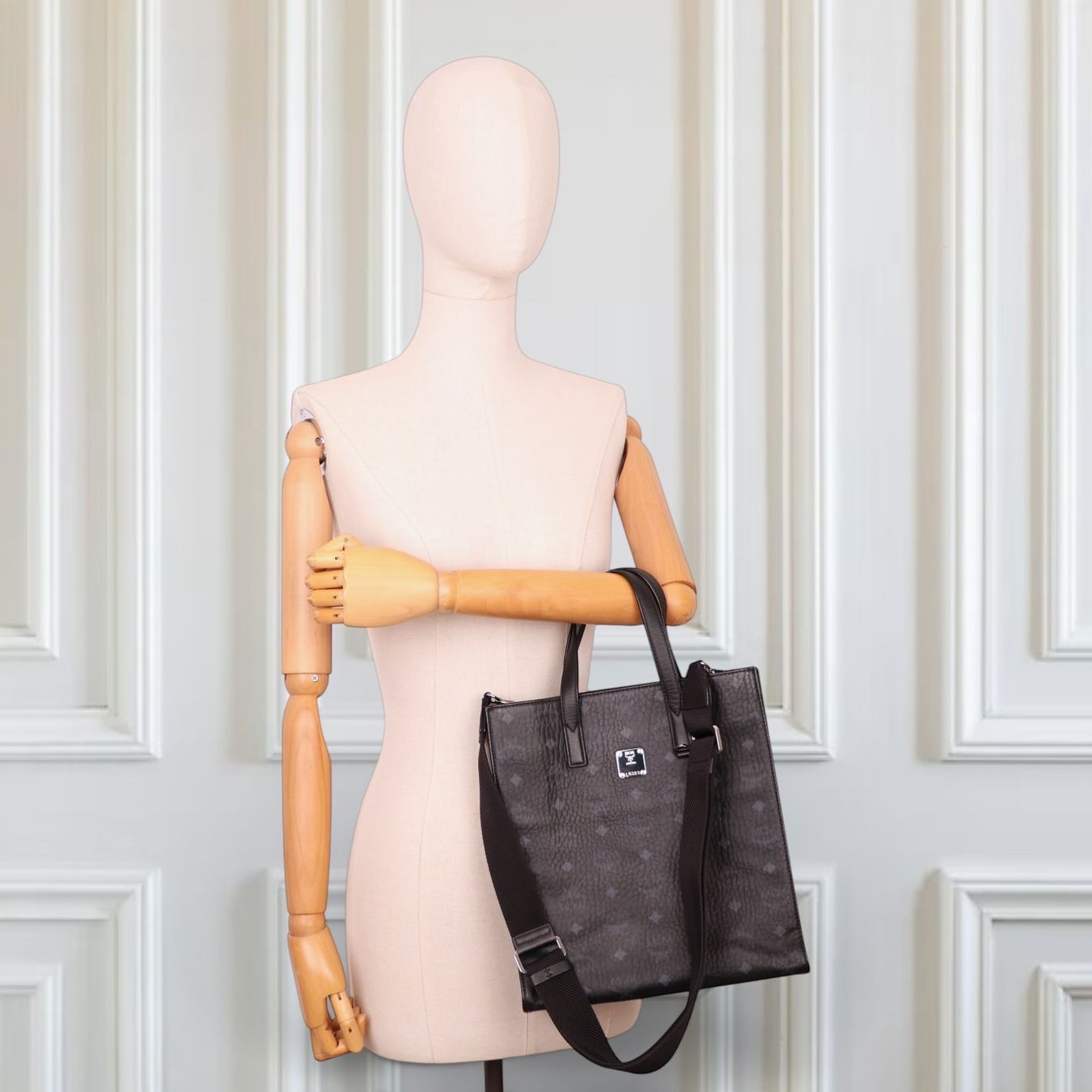 Mcm Borse: MCM Small Aren Two-way Visetos schwarz – Usato da Binningen venduto da Designerlabels 1