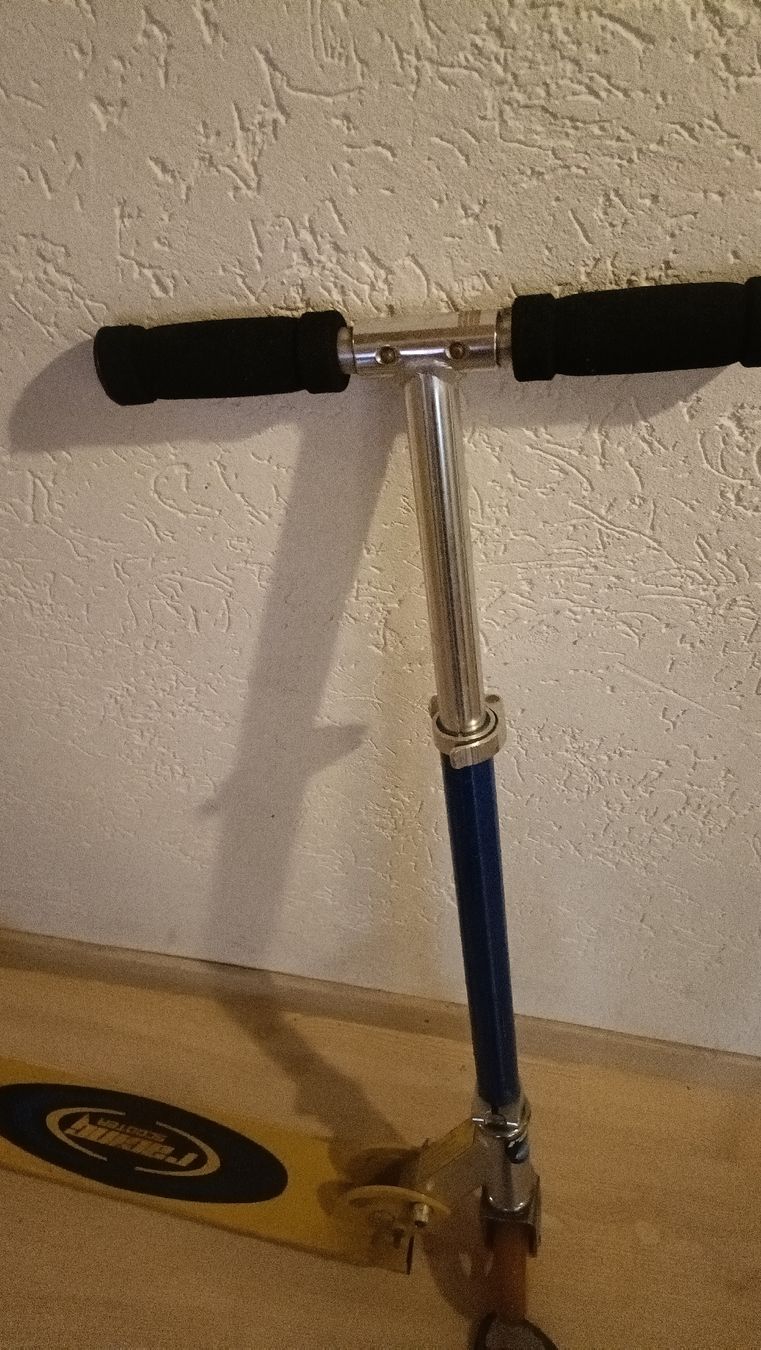 Véhicules pour enfants: Trottinette  – D'occasion à Glovelier par rus_jk5v 3