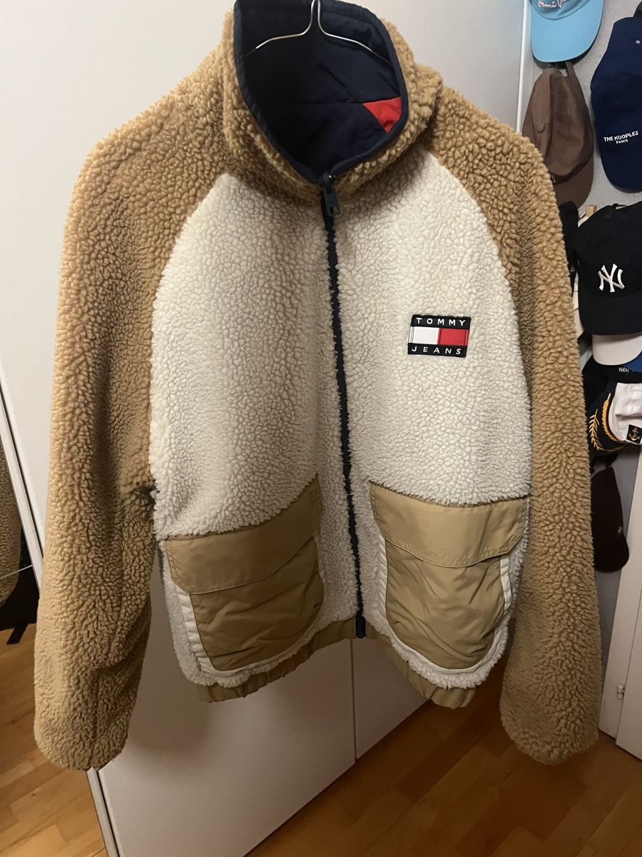 Tommy Hilfiger Giacche: Veste Tommy Jeans réversible – Nuovo (secondo la descrizione) da Villars-Ste-Croix venduto da Maaaat