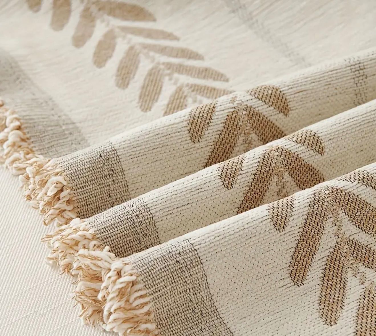Coperte: Sofaüberwurf beige mit Blattmuster und Fransen neu – Nuovo e nell'imballaggio originale da Dübendorf venduto da zhe_69pd 2