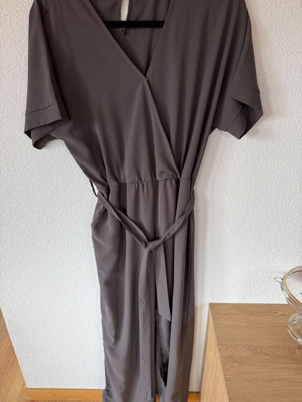 Tute: Jumpsuit M, mit Gürtel, Farbe taupe – Usato da Braunwald venduto da Noveredo