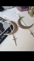 Ohrringe mit Halbmond und Kreuz