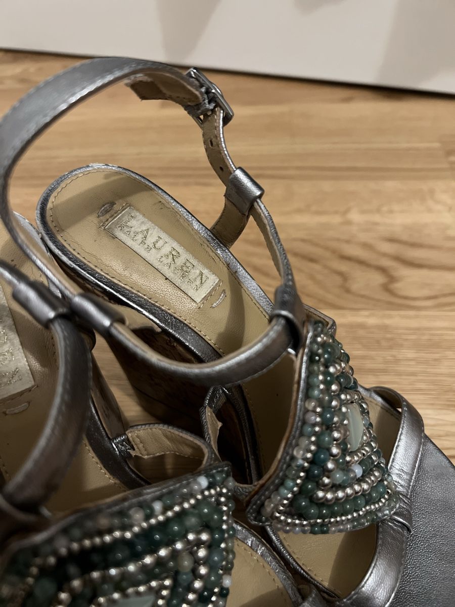 Damenschuhe: Silver Wedge Sandals with Stone Application – Gebraucht aus Reinach BL von K.zh.A