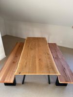 Massivholztisch mit zwei Bänken