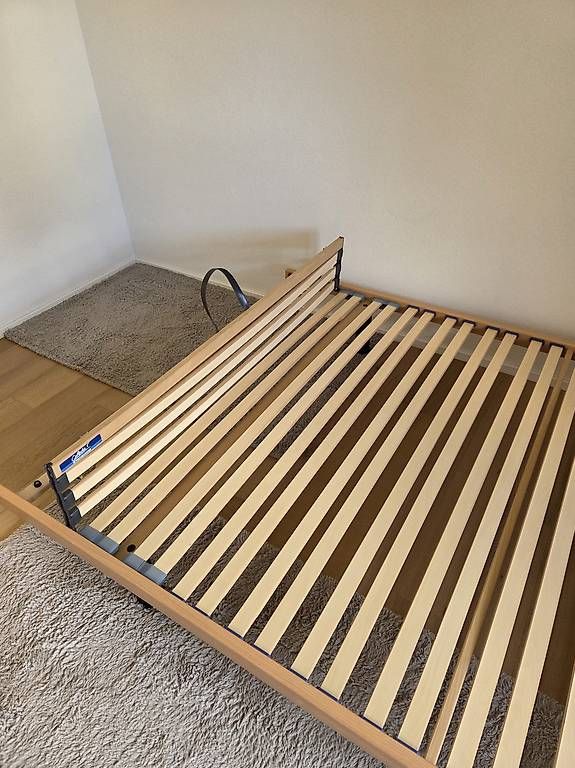Lattenroste: Cadre avec sommier 140x200 – Gebraucht aus Pully von Apollo067