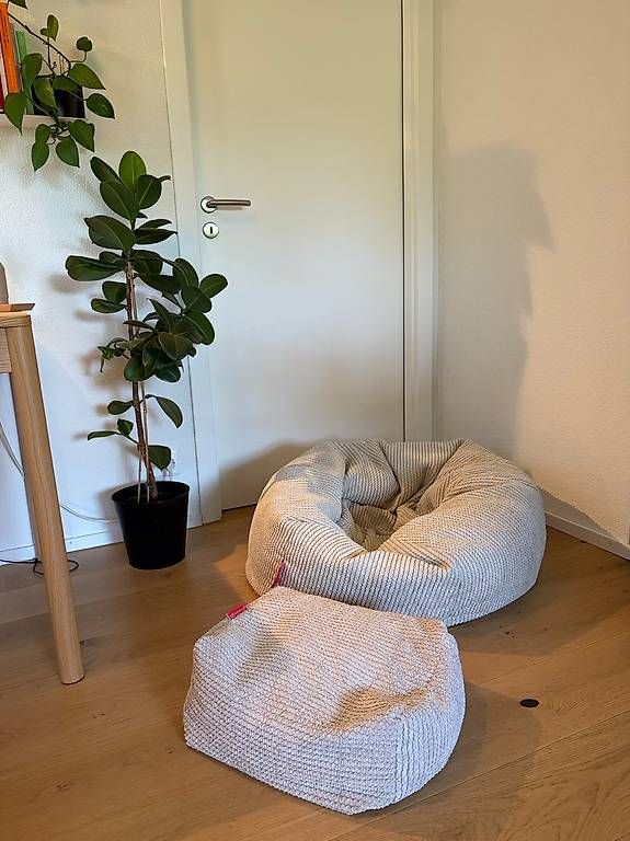 Fauteuils: Lounge Pug Sitzsack + Sitzhocker – D'occasion à Winterthur par sto_n6lj